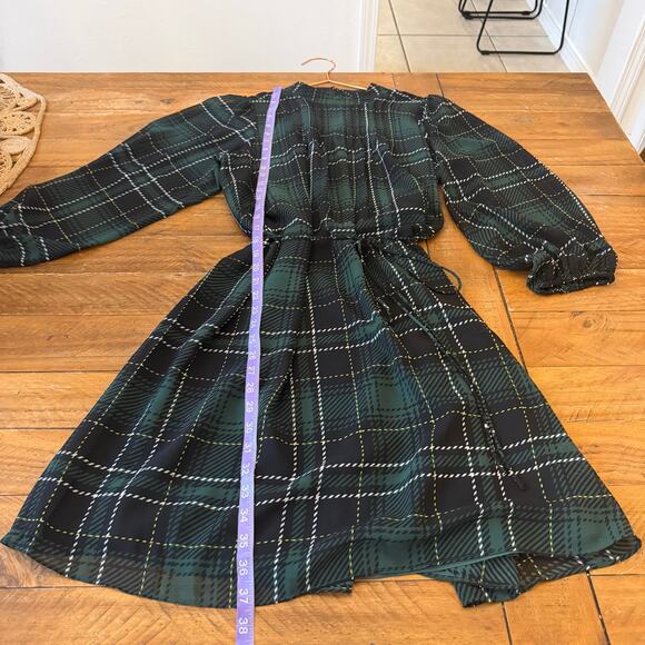 Ann Taylor green and black plaid pintuck long balloon sleeve A-line dress. - Picture 5 of 6